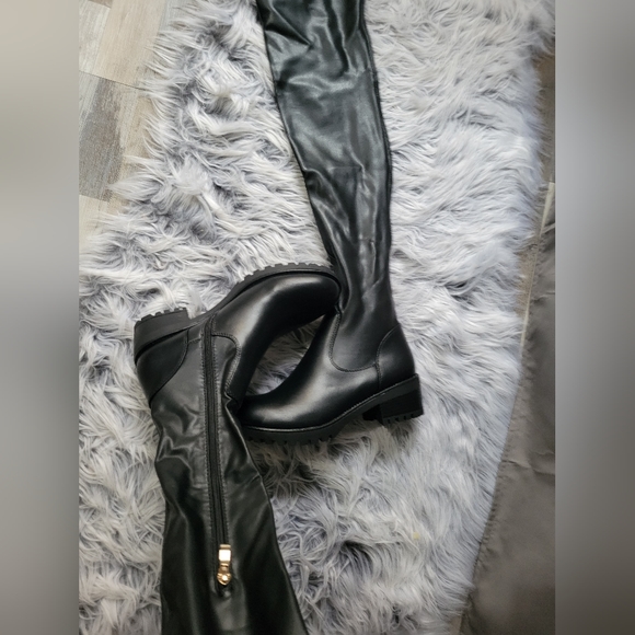 **Sold** - Picture 3 of 5